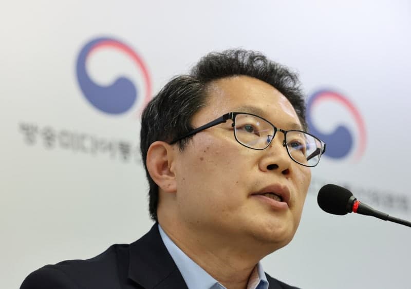 “가짜뉴스 처벌법” 시행, 8개 플랫폼 규제 본격화