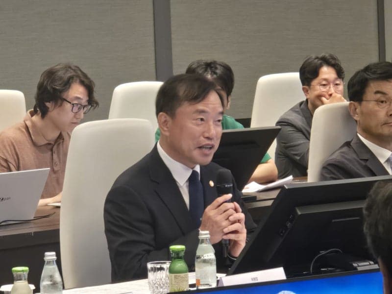 "카톡 검열 아닙니다"…방미통위, 네이버·카카오 등 8개 플랫폼 허위조작정보 규제 시작