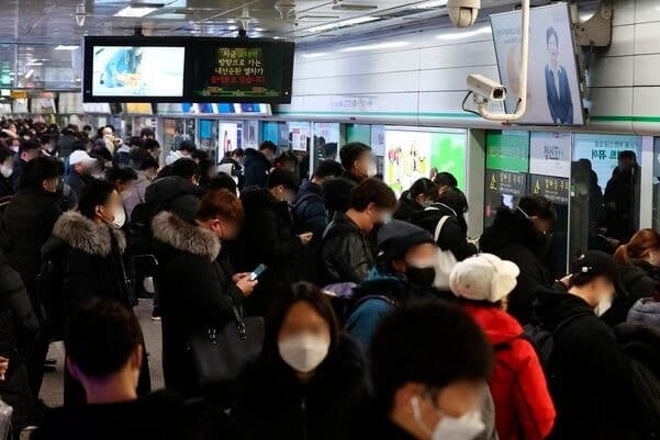 강남역, 상반기 월평균 교통카드 수입 28억 '최다'…잠실·홍대입구 계절 따라 선두 경쟁