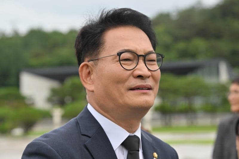 송영길, 5·18 묘지 찾아 "당대표는 가장 먼저 총구 앞에 설 자리"