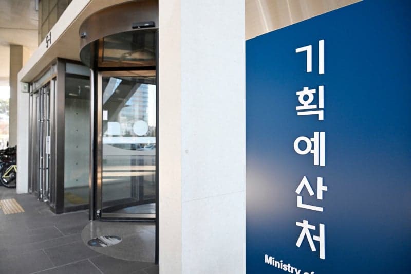 1~5월 나라살림 적자 54.2조…세수 27.5조 더 걷혔지만 고유가 지원금 등 지출 늘어