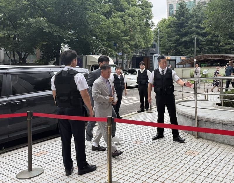 '혐중·부정선거 현수막' 제작 원외정당 대표 구속 기로