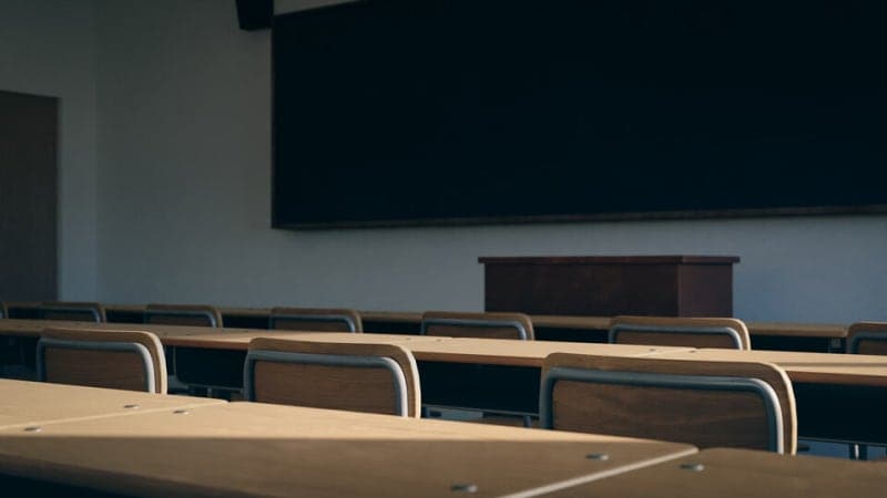 국민 3명 중 2명 "학교 시민교육 부족"…교사 5명 중 1명 "좌파 사상 주입" 항의 받아