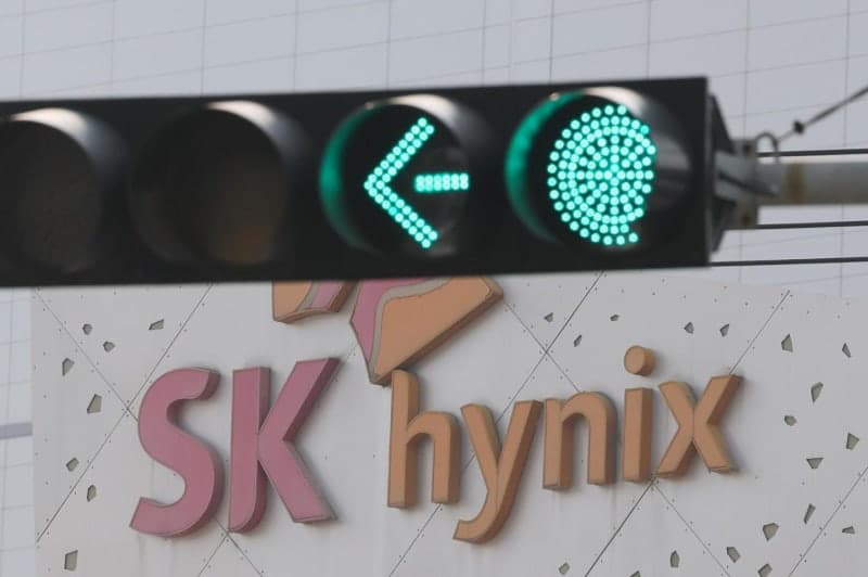 블룸버그 "SK하이닉스 ADR 공모에 7배 청약…245억 달러 조달 전망"