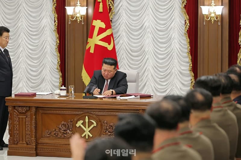 김정은 "군사 정찰 및 정보·첩보 능력 강화할 것…핵무력 확대강화"