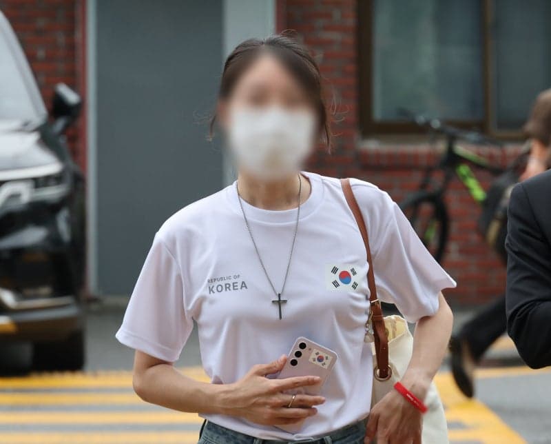 개표소 출입 막은 '올다르크' 30대 여성 경찰 출석…"한 표가 온전히 지켜지길 바랐다"