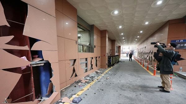 '서부지법 난동' 가담 30대, 법원 3층까지 침입해 징역 10개월 "엄벌 필요"