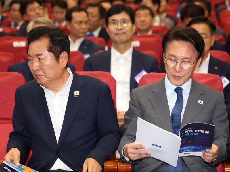민주당 '선호투표제' 결론 못 내… 김민석 "집단적 자기정치" vs 정청래 "정당방위 할 것"