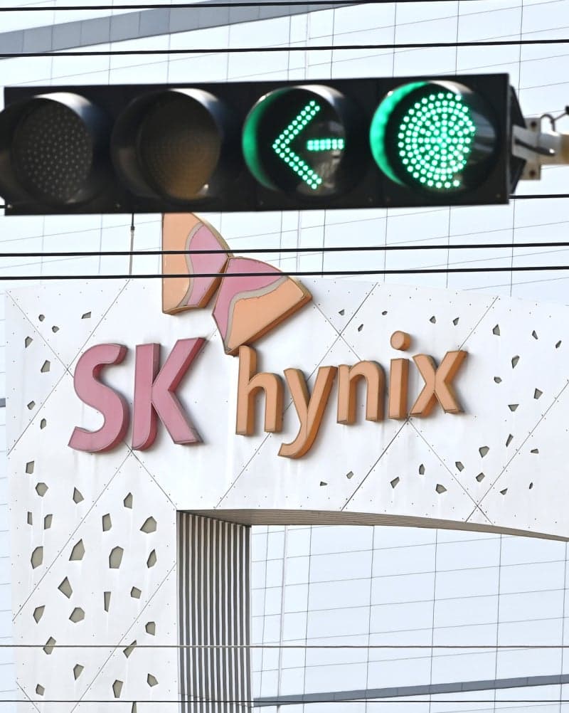 ‘오프닝 벨’ 울린 최태원, 美 IPO 사상 최고가…SK하이닉스 ‘40조 실탄’ 손에 쥐고 AI 슈퍼모멘텀 이끈다