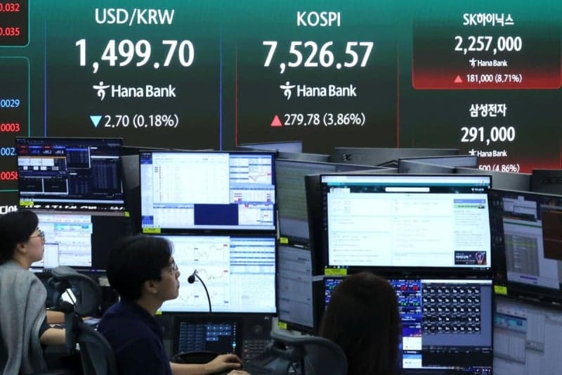 "폭락장서 13% 넘게 벌었다"…변동성 장세 속 개미 몰린 커버드콜·고배당 ETF 정체