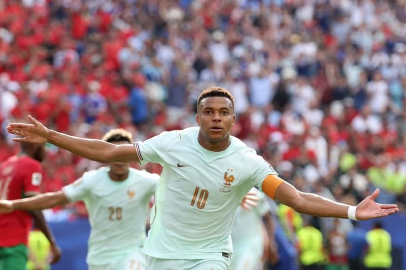음바페 선제골·뎀벨레 연속골! 프랑스, 모로코 2-0 제압하고 월드컵 4강 진출