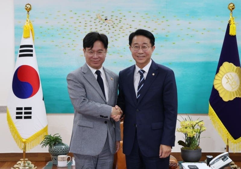 조정식 의장, 김영훈 장관 만나 "AI로 인한 양극화 극복하고, 'AI기본사회'로 가야"