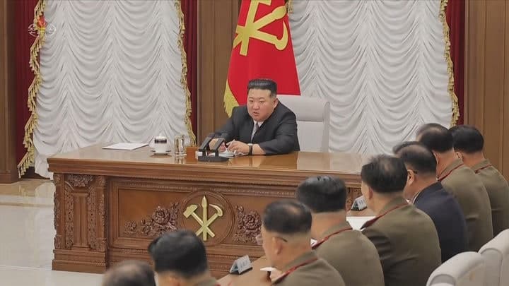北, 김정은 참석 당정군회의서 '특대형 부패' 박희철 軍조직부국장 단죄