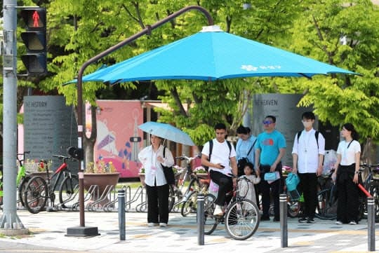 전국 덮친 '열돔' 폭염, 40도 육박…밤낮없는 찜통더위