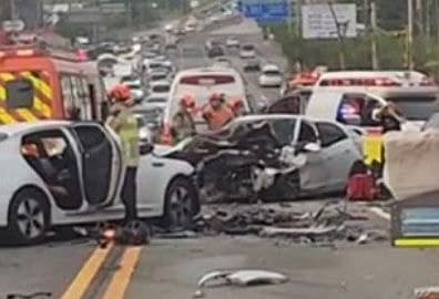 인천 검단 왕길고가교 4중 추돌 사고, 2명 심정지·2명 부상