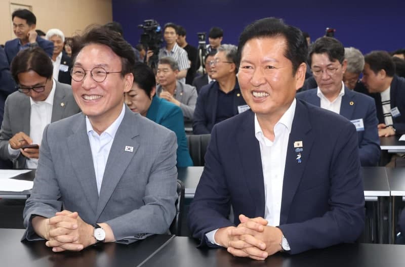 김민석 "여의도는 역시 거센 바람 몰아치는 야전" 총리 사임 열흘, 몇 달 지난 듯