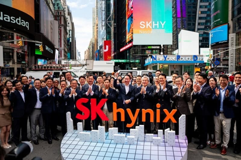 SK하이닉스, 나스닥 첫날 13% 급등…“AI 반도체 기대감 확인”