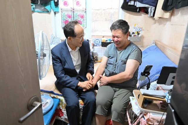 체감 40도 찜통 쪽방촌 찾은 추경호 대구시장 "행정은 가장 어려운 시민 곁에 있어야"