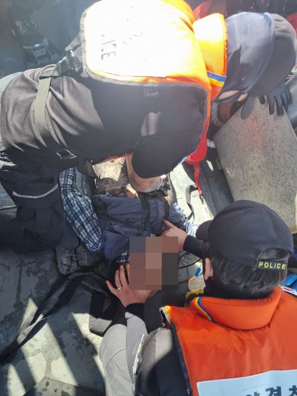 부산 오륙도 등대섬서 70대 낚시객 추락, 의식·호흡 없어 중태