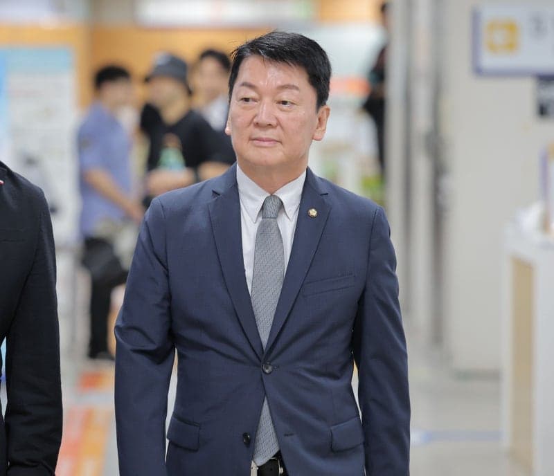 안철수, 한동훈 복당 단호히 반대…당 혼란 경고