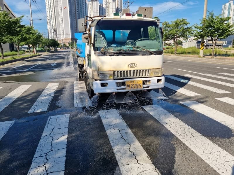 경북 경산·포항 첫 '폭염 중대경보' 발효…체감온도 38도 이상, 야외활동 즉시 중단