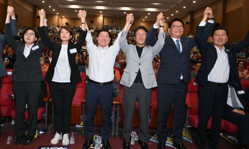 민주 당권주자들, 첫 대면 정견 발표 후 신경전…지지자들 고함·몸싸움