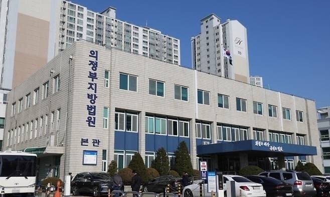 “피부색·외모 다르다” 두 아이 유기 부부, 집행유예