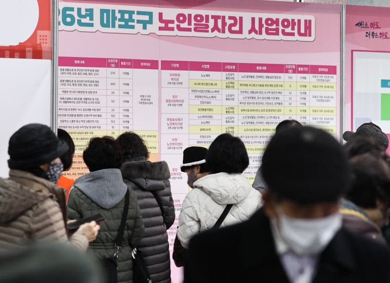 고용보험 가입 6개월 연속 20만명대 증가…서비스업 견인, 제조·건설 부진 지속