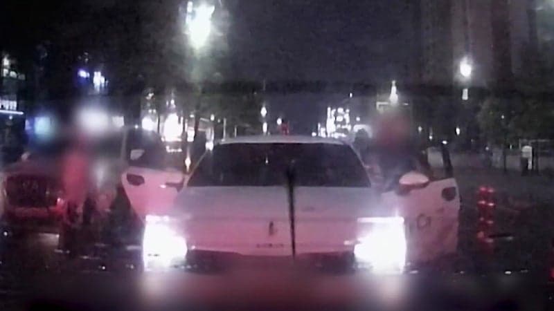 비상등 켠 과속 택시 이상징후 포착한 경찰…의식 잃어가던 2세 유아 생명 구해