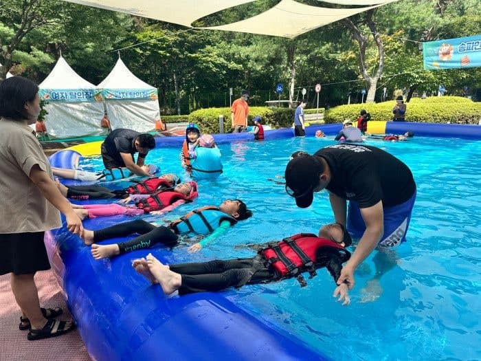 송파구, 해경과 함께하는 '어린이 생존수영 교육' 두 달로 확대
