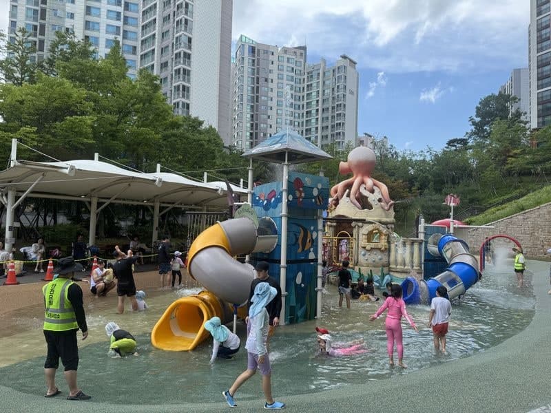 "멀리 갈 필요 있나요" 용인시, 도심 공원 12곳 물놀이장 15일 동시 개장