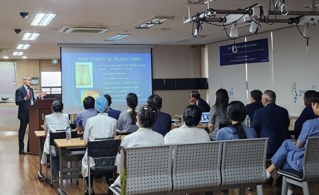 엘앤케이바이오메드, 美 척추 전문의 초청 학술세미나 개최…차세대 제품 및 신성장동력 협력 강화