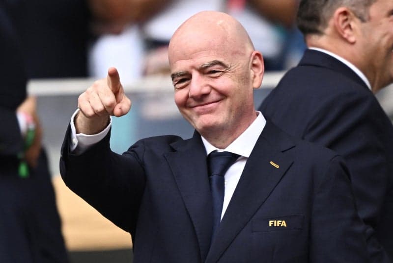 FIFA 인판티노 회장 "2030 월드컵 64개국 확대 검토"