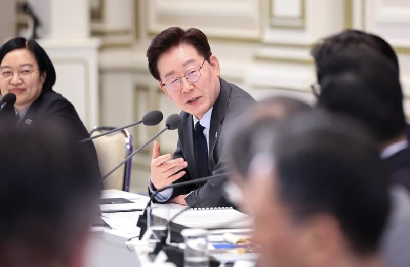 李대통령 "물가 부담 없다면 가정용 전기요금 조정해야"…신규 원전·SMR 도입 공식화