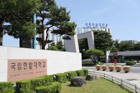 교육부, '전교생 AI 교육' 첫발…20개 대학에 63억 투입해 AI 기본 역량 키운다
