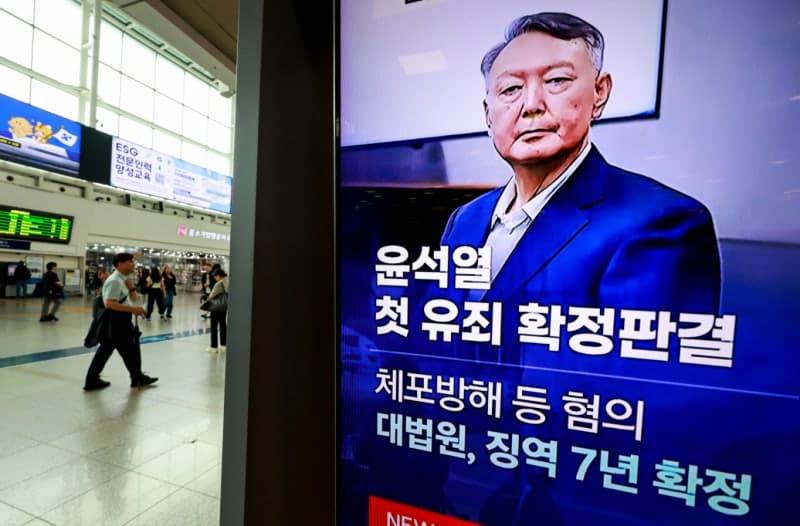 윤석열 '명태균 무상 여론조사 수수' 1심 선고…김건희는 무죄