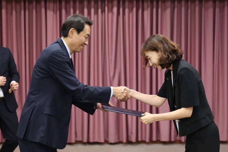 우상호 강원지사, 첫 실국 업무보고서 "성과 내는 사람 우대" 강조하며 민선 9기 도정방향 구체화
