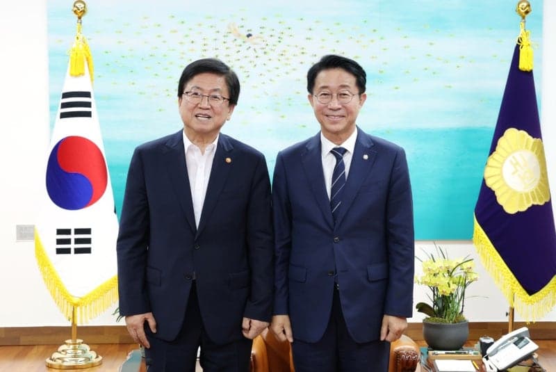 조 의장, 최교진 교육부장관 접견 "교육 현장에 혐오 놀이 문화 우려"…최교진 "'참교육' 방식은 해결 안돼"
