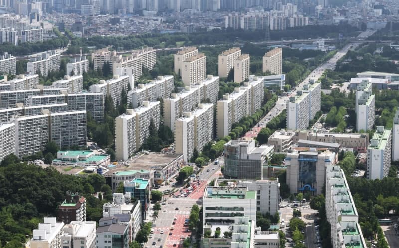 부동산 시장 주춤하는데 아파트 거래금액만 '나 홀로 질주' 28조원 몰려
