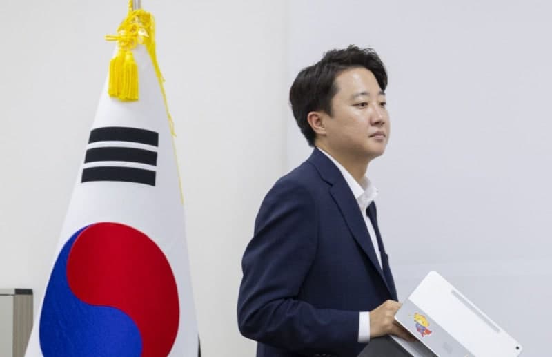 안철수 "우리 당 얼씬 말라" 한동훈 복당 제동…'친한계' 반발 "배제의 정치"