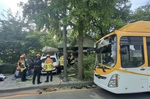 분당 정자역 벤츠 인도 돌진, 30대 남성 보행자 사망