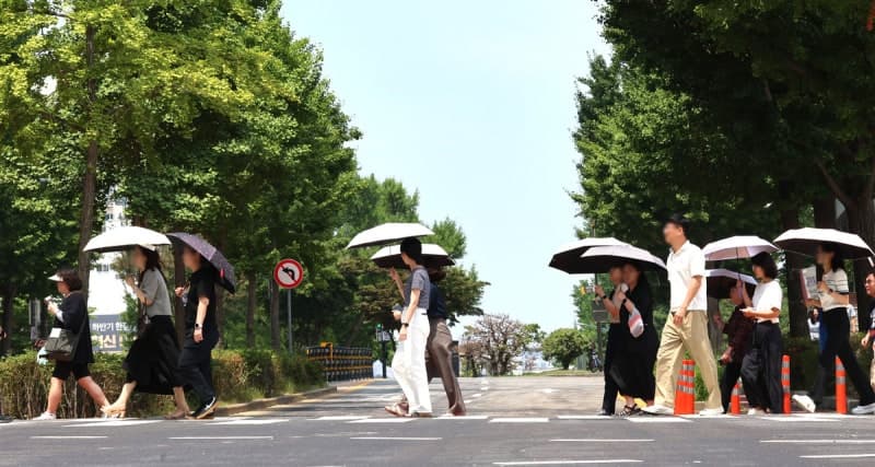 전국 다시 장맛비, 무더위는 계속…밤부터 시간당 50mm 폭우와 강풍도