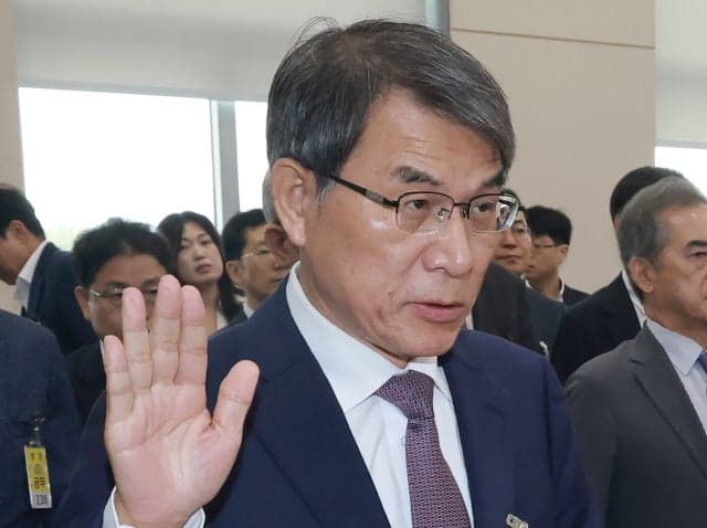 노태악 전 선관위원장, 배우자 해외출장 '셀프 결재'…출장비 4129만원