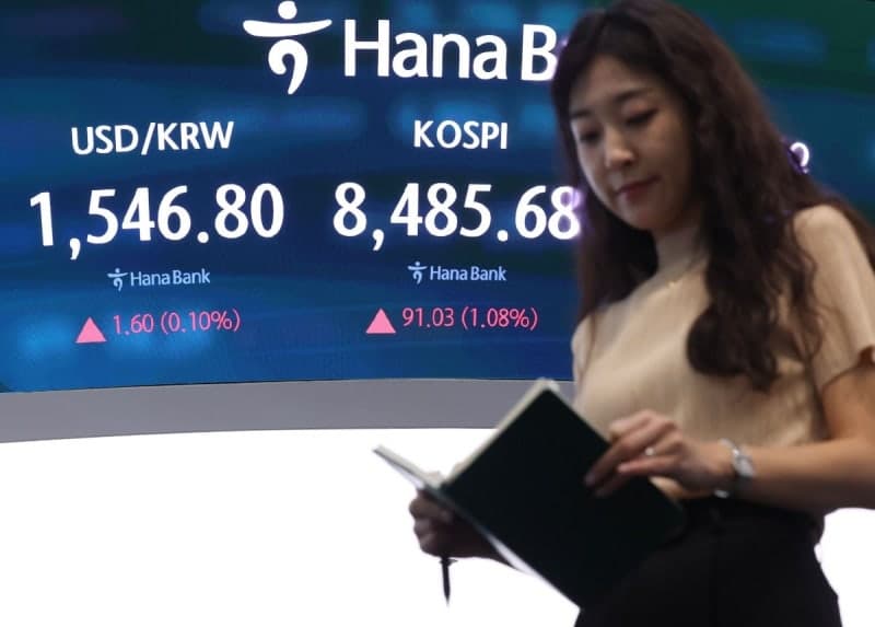 외국인 "팔자" 행렬, 국내 주식시장 역대 최대 규모…"무려 15배" 달러 순유출