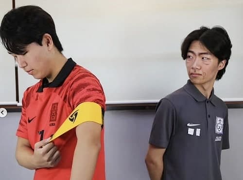 "싸워" 홍명보부터 젠슨 황까지…의정부고 패러디 졸업사진 올해도 화제