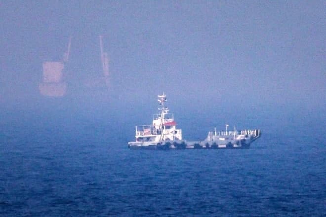 UAE "호르무즈서 유조선 2척 이란 미사일 피격…선원 1명 사망·8명 부상"