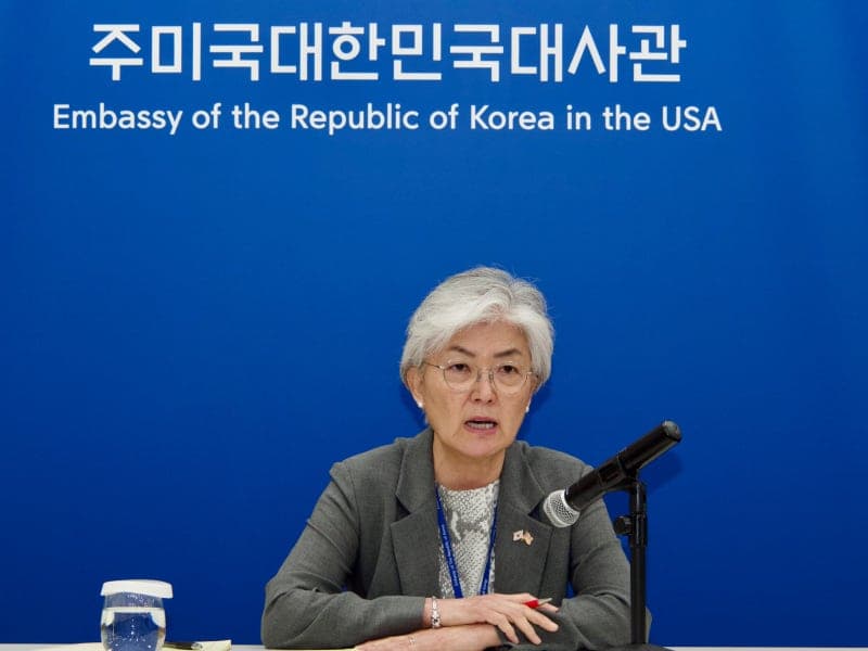 강경화 주미대사, "외교장관 지시"로 이례적 일시 귀국…한미 현안 업무 협의