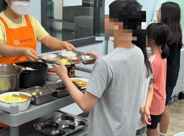 식약처, "식중독 우려" 소비기한 위반 등 취약계층 급식시설 19곳 적발