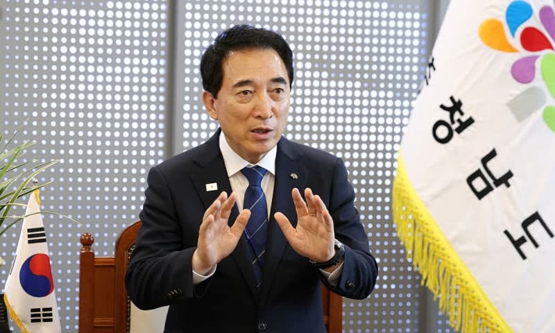 박수현 충남지사, 전임자 간판 교체 '스톱'…30억 아낀 '조용한 파격'