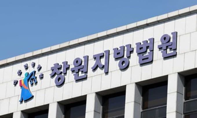 화물연대 집회서 경찰 바리케이드에 '승합차 돌진' 60대 조합원 집행유예
